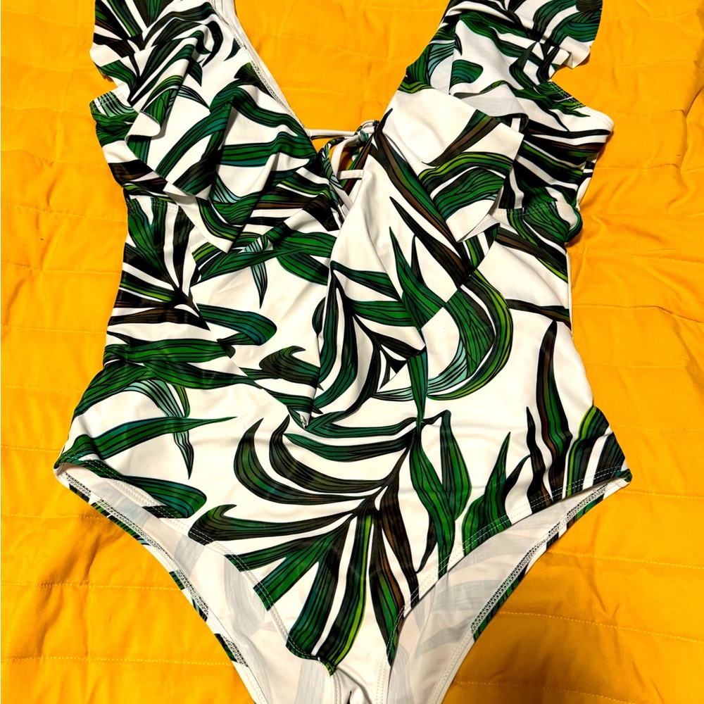 “Sporelike” branded swimsuit
